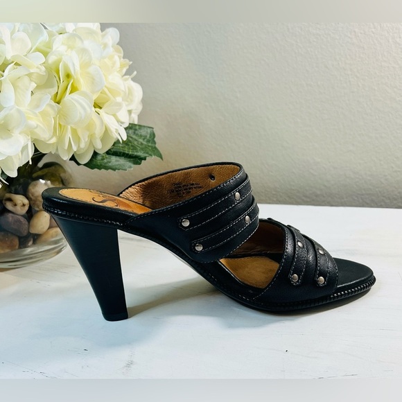 Sofft Strappy Sandal with Heel, Leather, Color Black, Size 7.5 - Picture 2 of 7